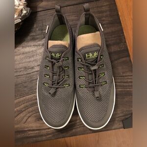 Huk Men's Gray and Green Sneakers